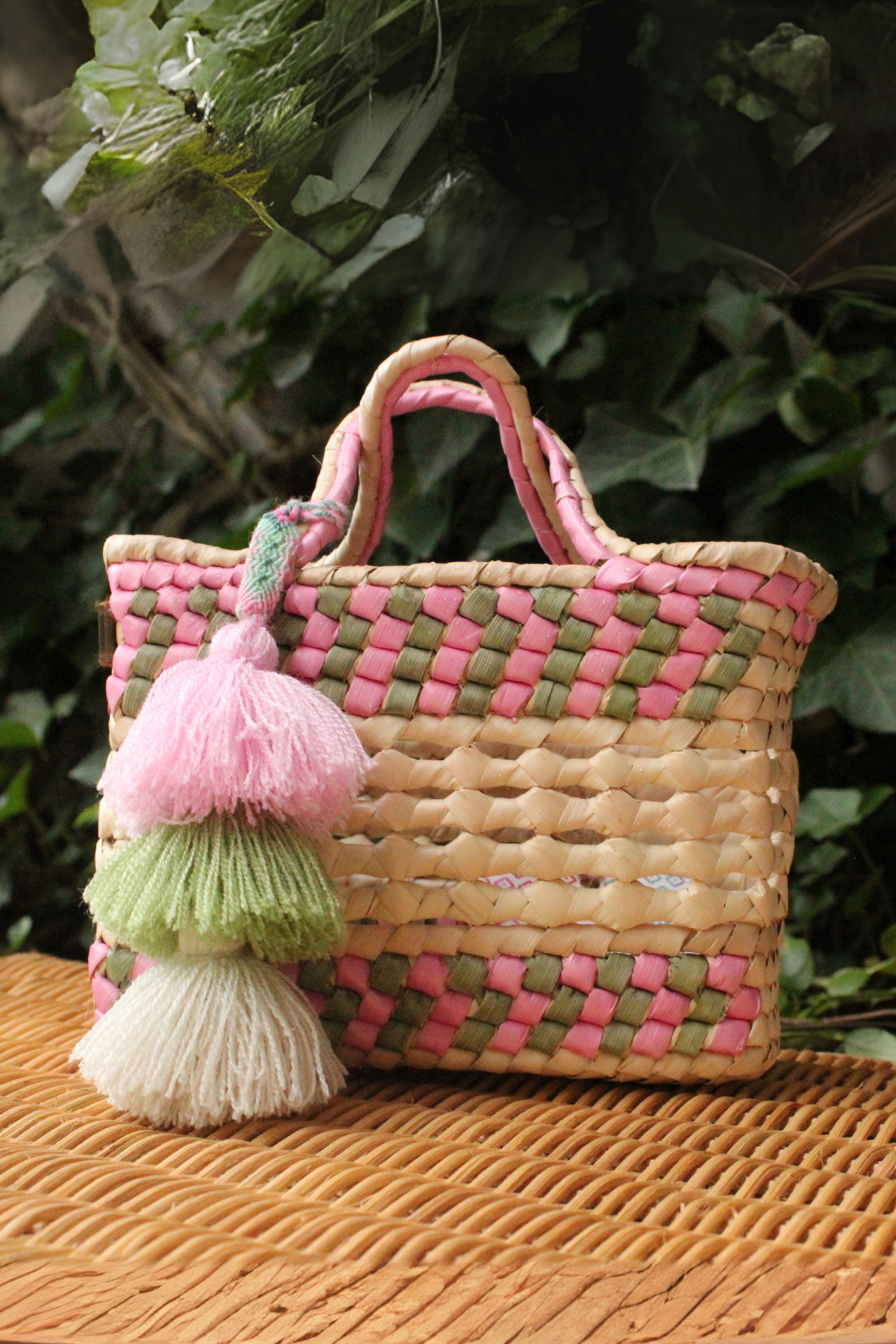 Palm Net Yatzil in Rose / Garden