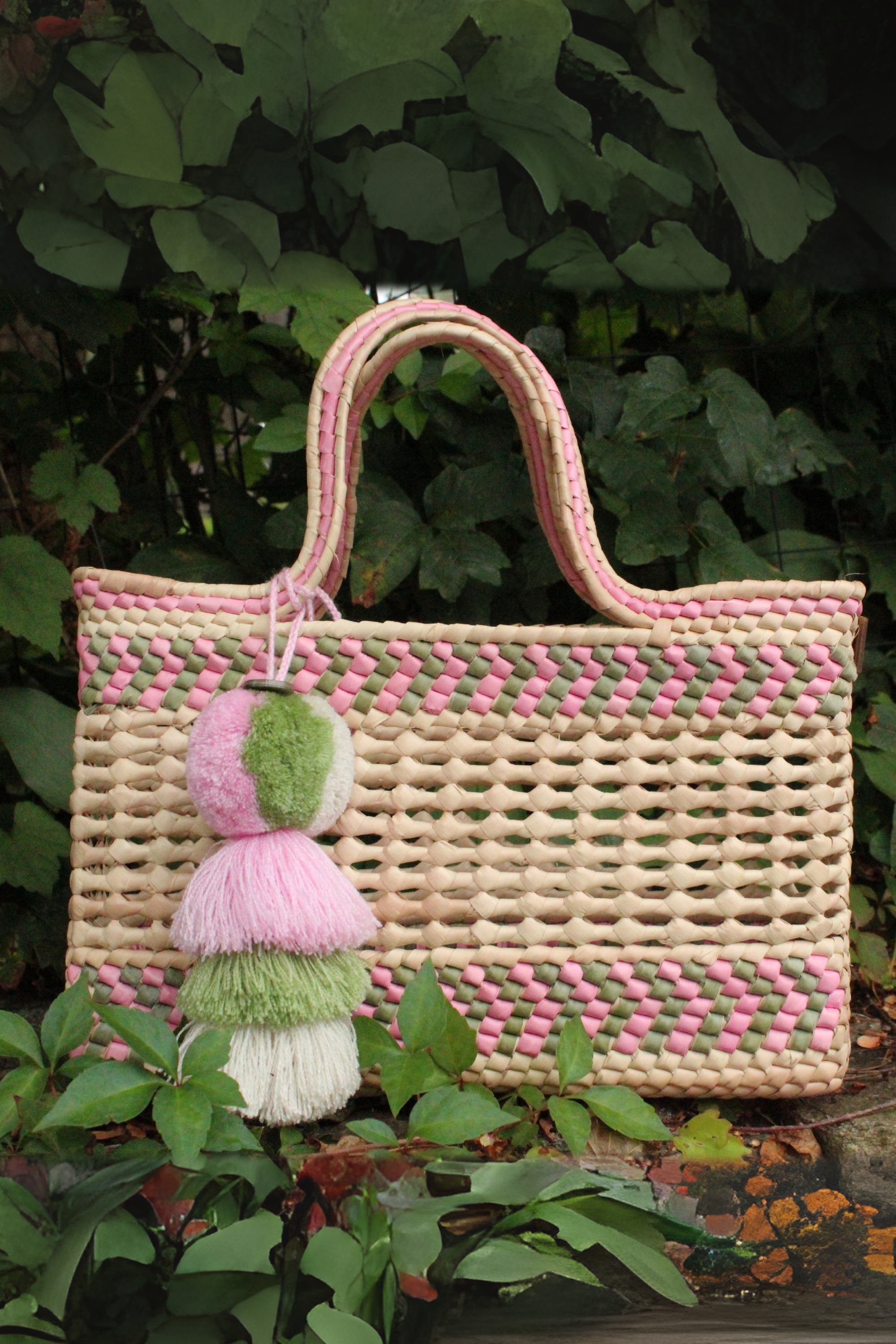 Palm Net Yatzil in Rose / Garden