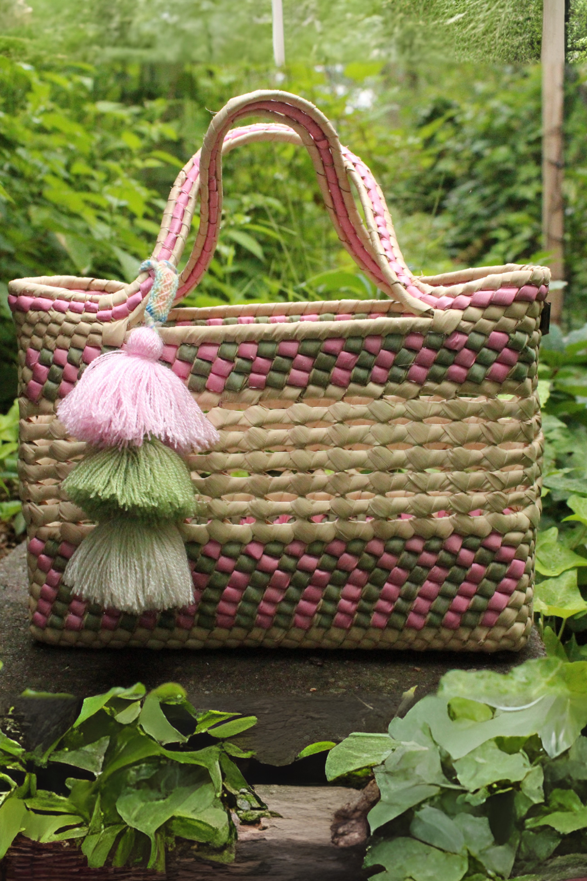 Palm Net Yatzil in Rose / Garden